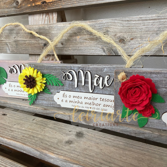 Placa Rústica Personalizada com Flores - Image 3