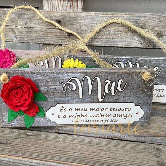 Placa rústica personalizada com flores