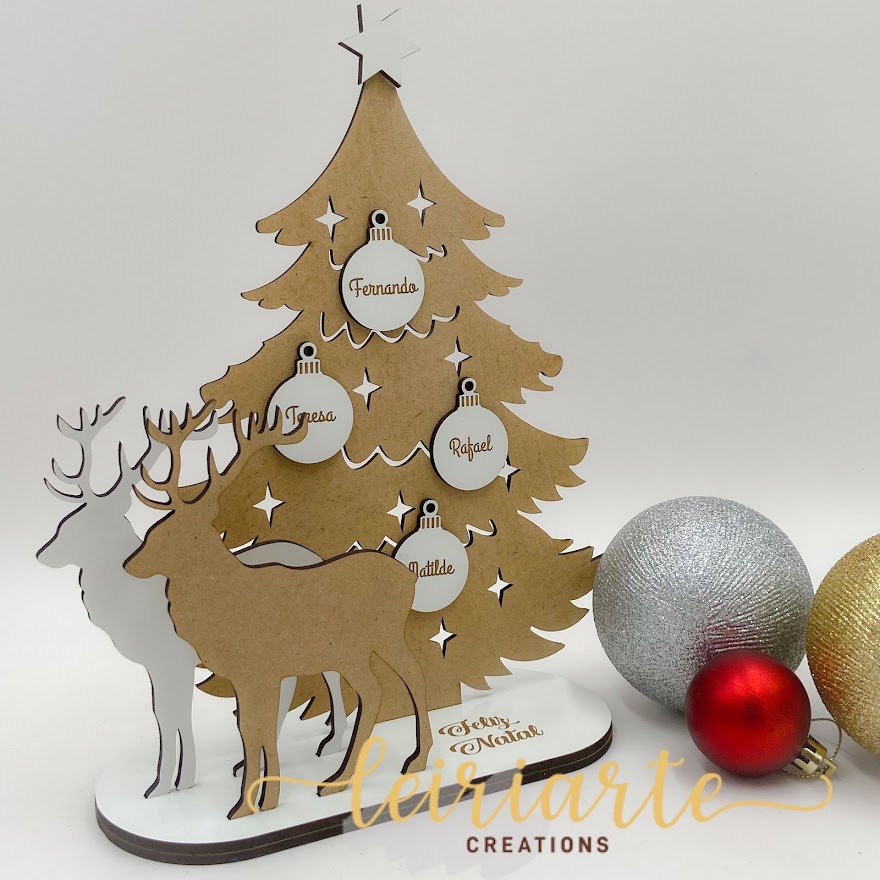 Árvore de Natal com Renas e Bolas Personalizadas - Leiriarte